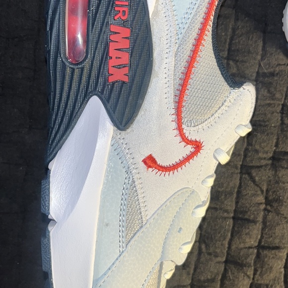 NIKE AIRMAX. SIZE 10.5. - Picture 4 of 6